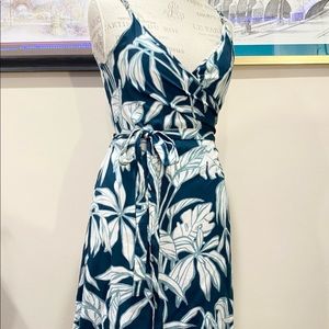 Super cute wrap dress Roxy size XL, but extremely versatile